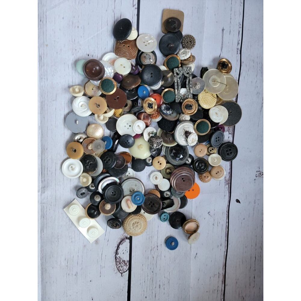 Vtg Mixed Lot All Types Buttons 188 Pieces Wood Metal Plastic Small To Large